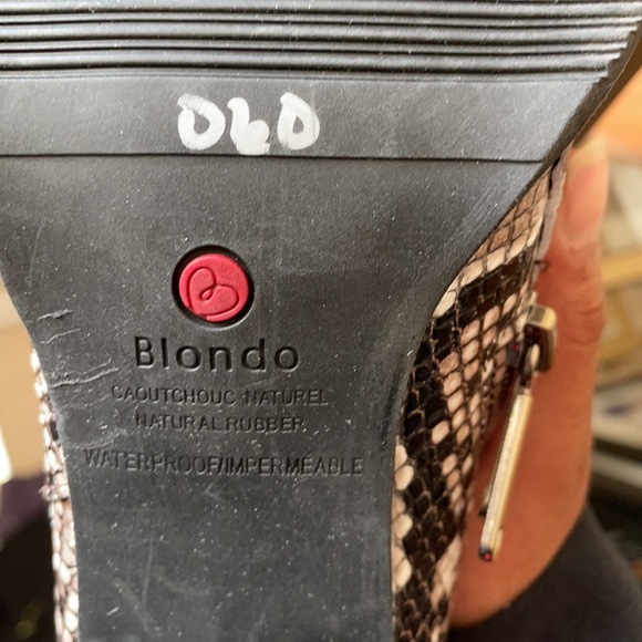 Blondo Waterproof snakeskin booties block Heel - Picture 8 of 9